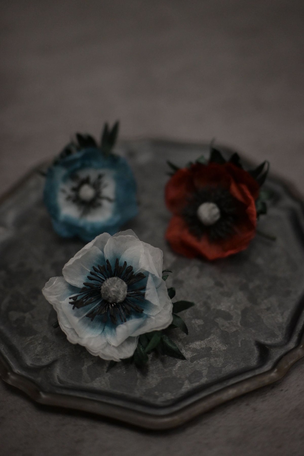百花形染｜銀蓮花心口針