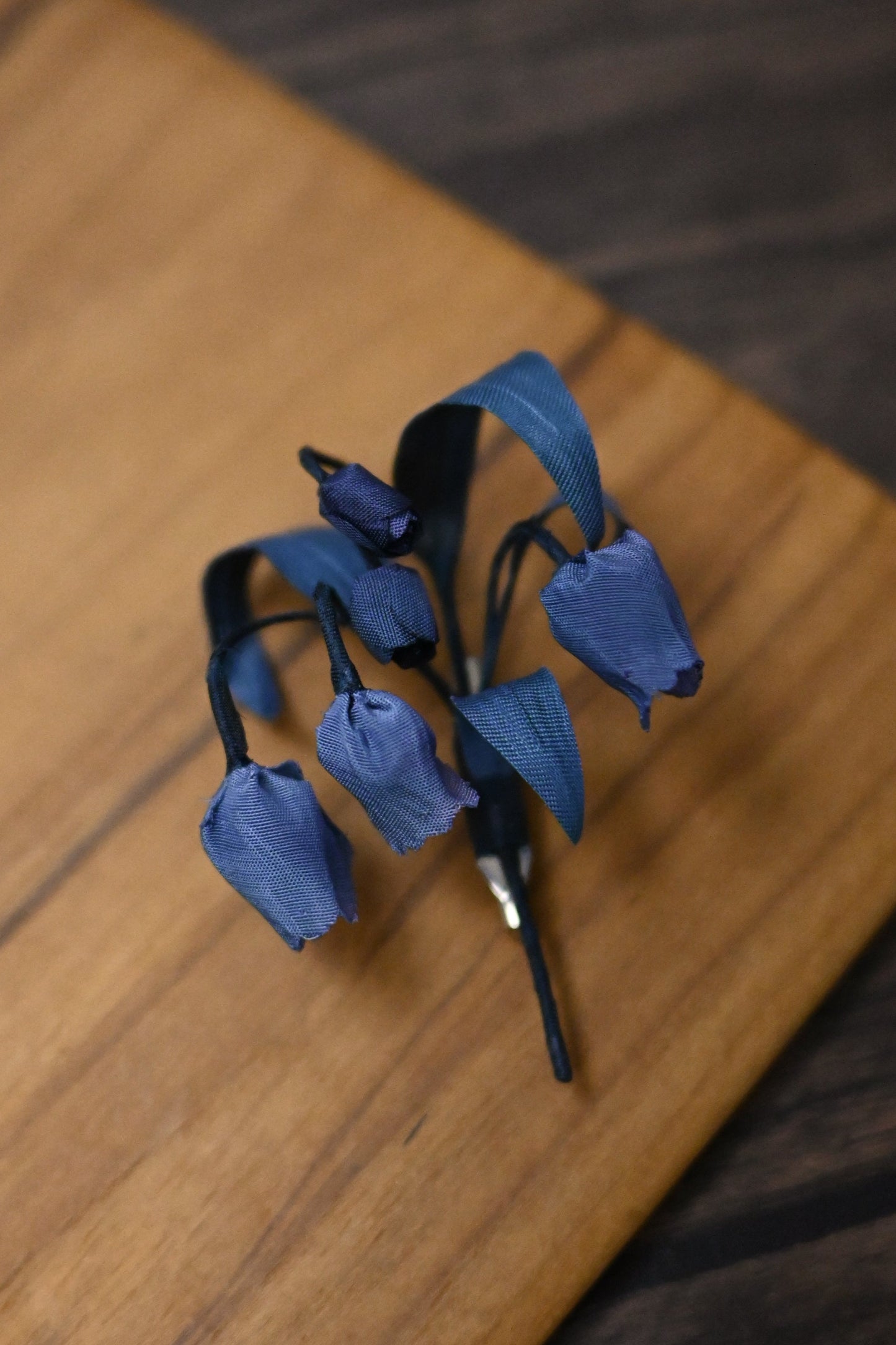 琉璃｜宮燈百合心口針