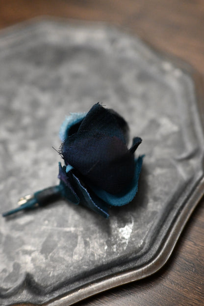 琉璃｜洋桔梗心口針