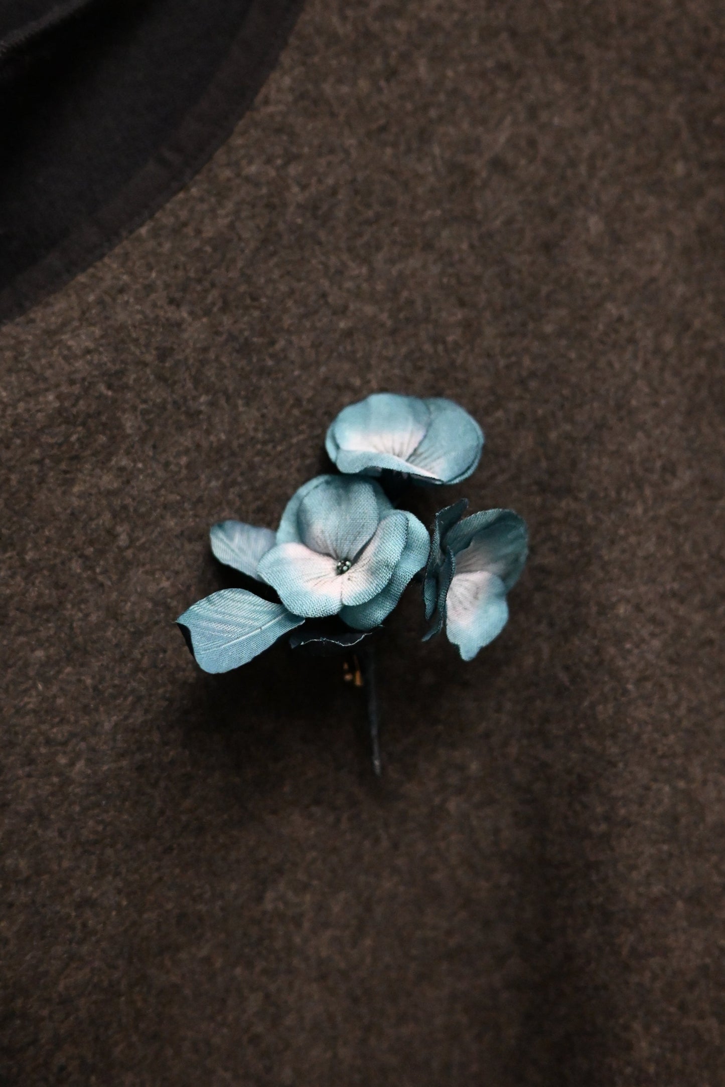 琉璃｜三色堇心口針