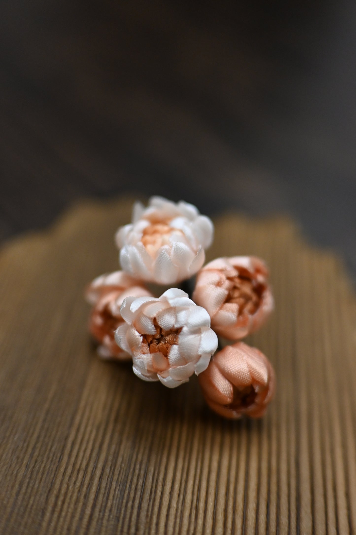 迷你小菊心口針班